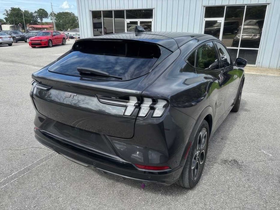 Ford Mustang Mach-E GT      2021