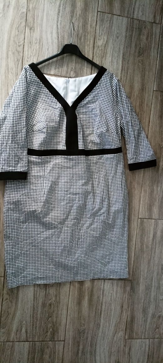 Cudna sukienka w pepitke r46/48