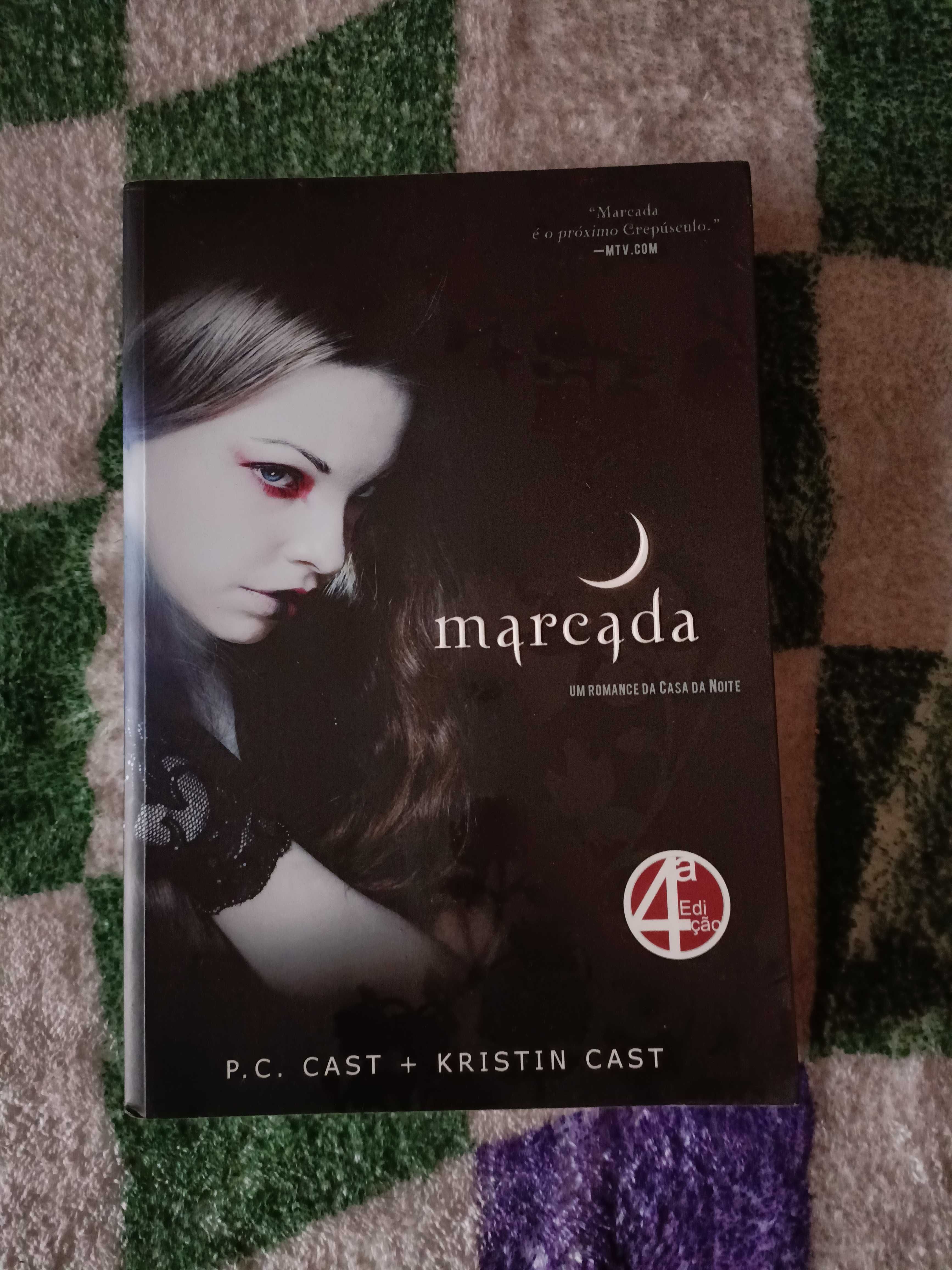 Livros de P.C. Cast e Kristin Cast - Traída, Marcada e Escolhida