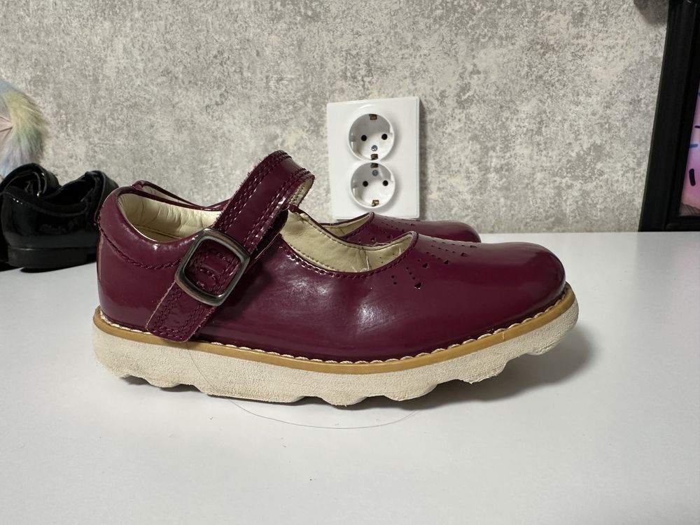 Туфлі Clarks на дівчинку