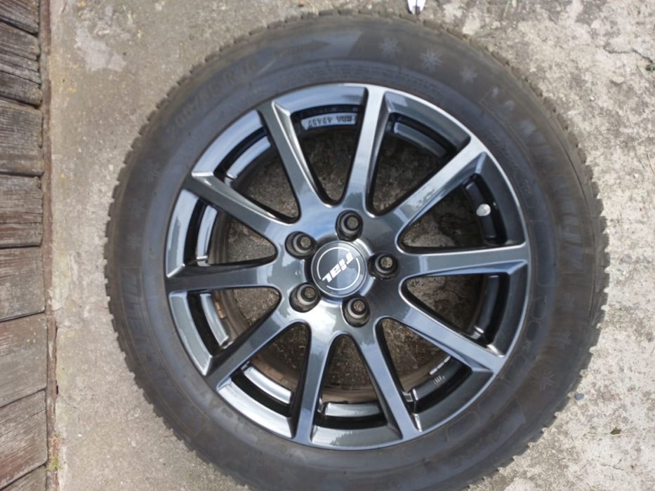 Opony zimowe na felgach aluminowych