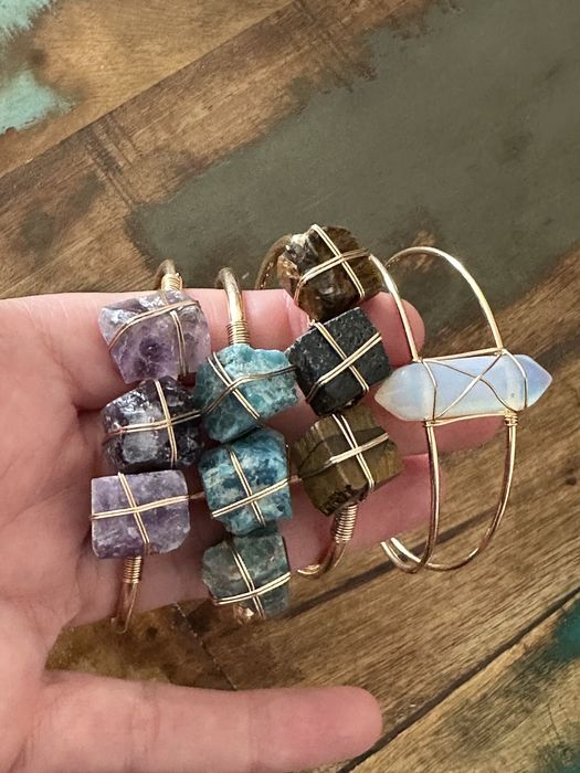 Escravas em aço com pedras naturais