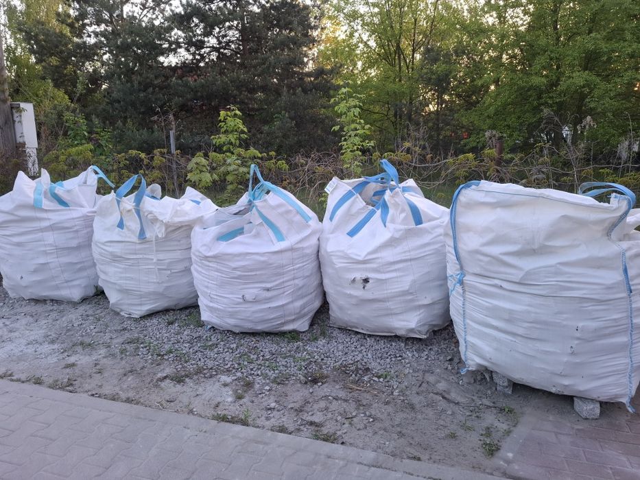 Kostka granitowa jasno szara I Gat Strzeg całość 2500zl8*10 cm 8*11 cm