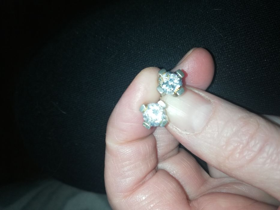 Wkręty z cyrkoniami