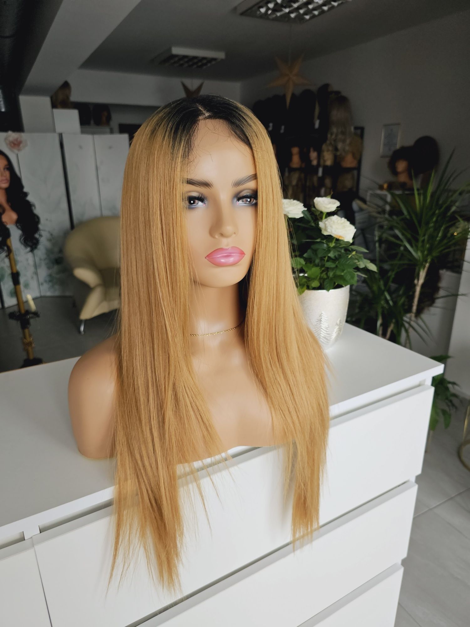 Długa peruka Kim karmel odrost lace front naturalna fryzura