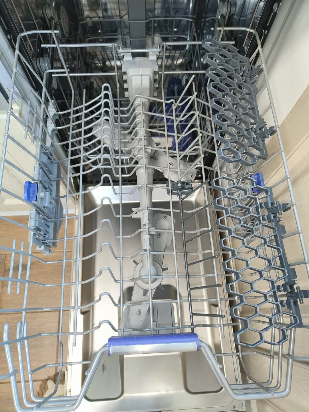 Вбудована посудомийна машина BEKO з AquaIntense