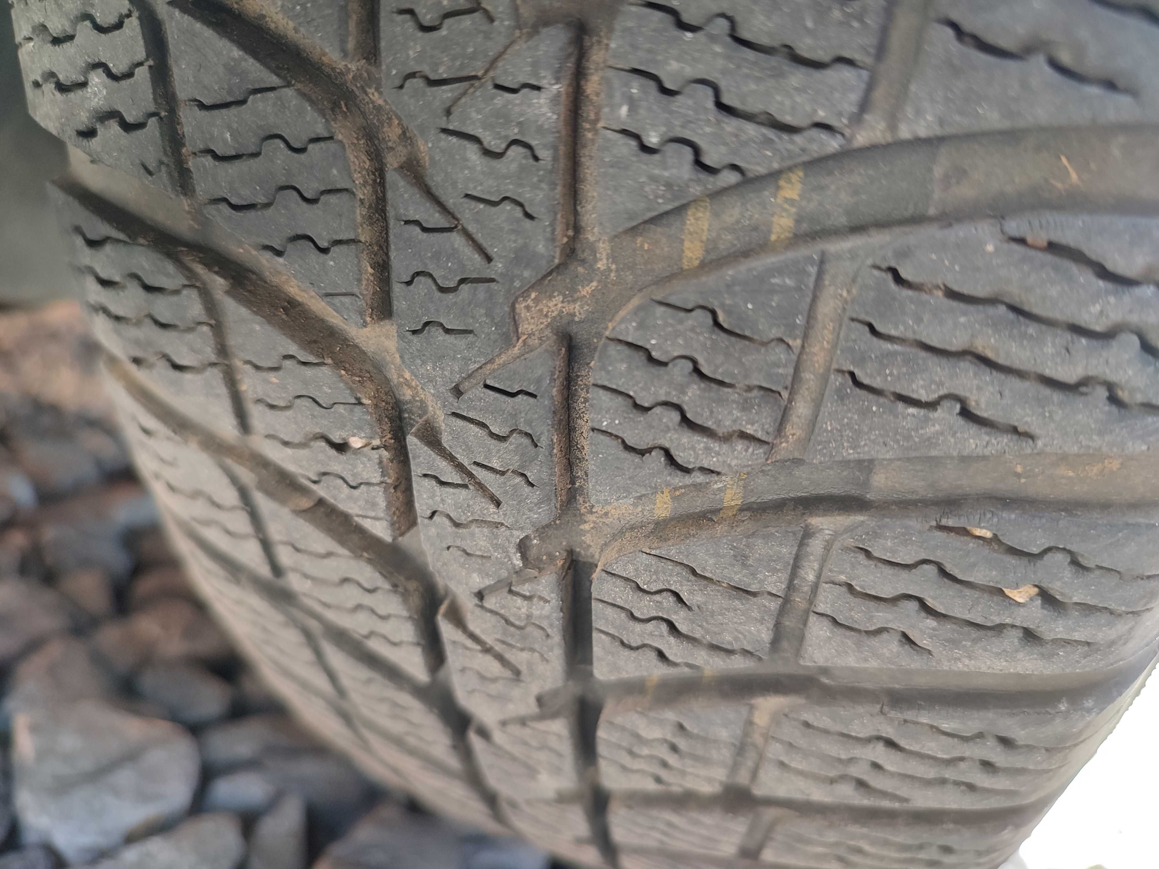Opony zimowe z felgami 185/65 R15