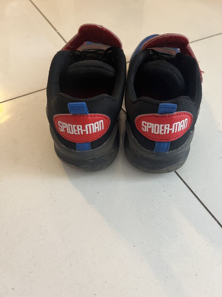 Buty spiderman swiecace podeszwy 31