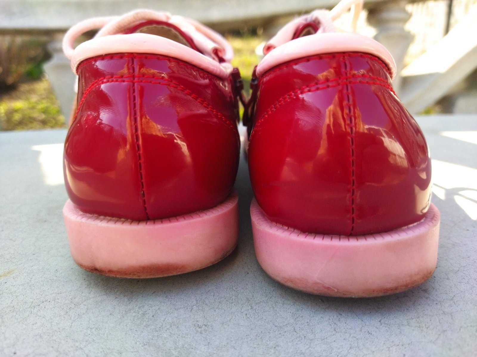 Детские красные лакированные туфли на шнуровке для девочки snoffy kids