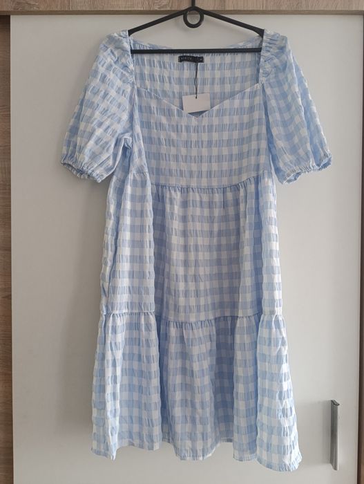 Mohito rozmiar 40 L błękitno biała sukienka dekolt serce fason A