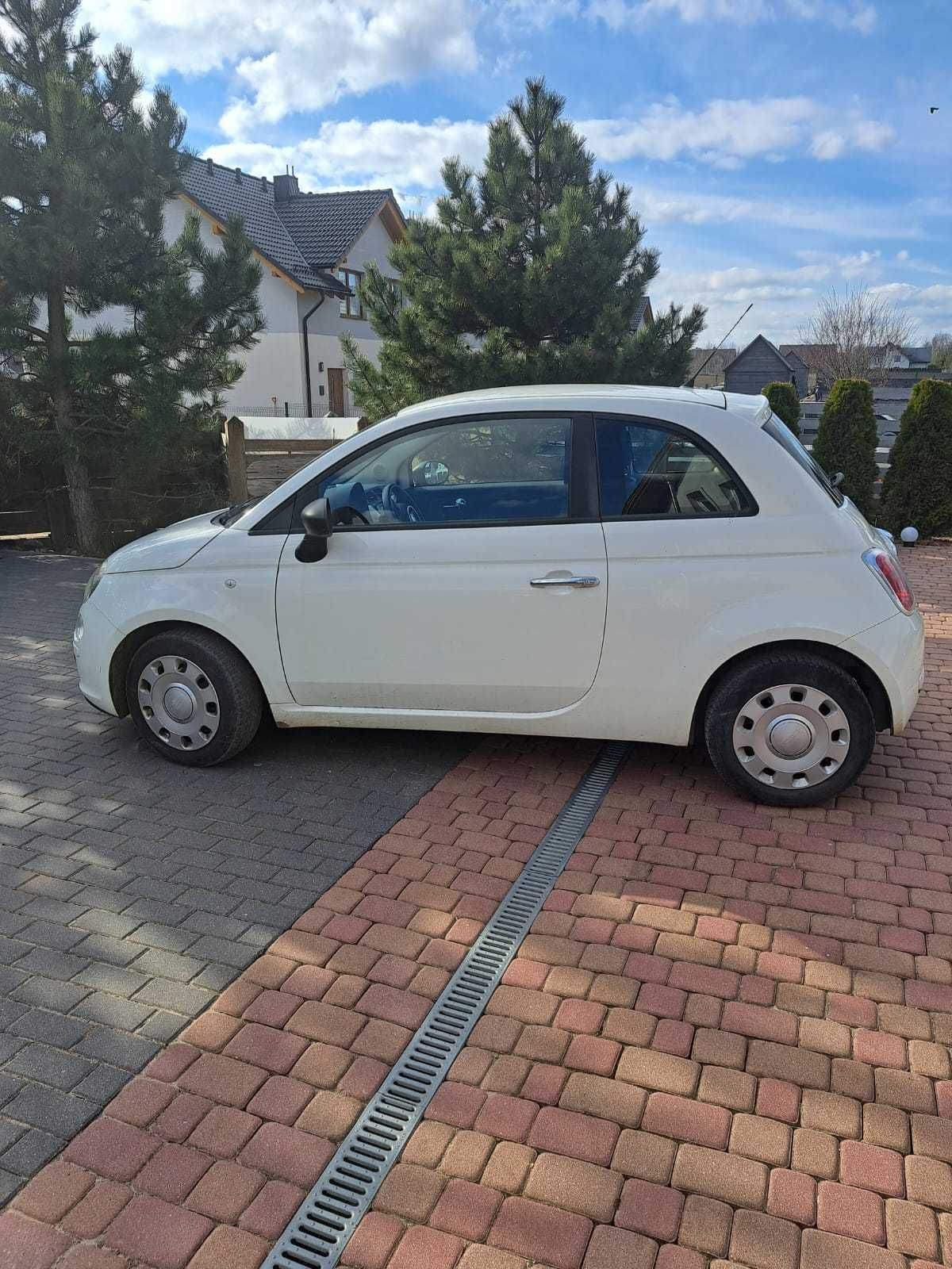 Syndyk sprzeda pojazd marki Fiat 500, 2011 r.