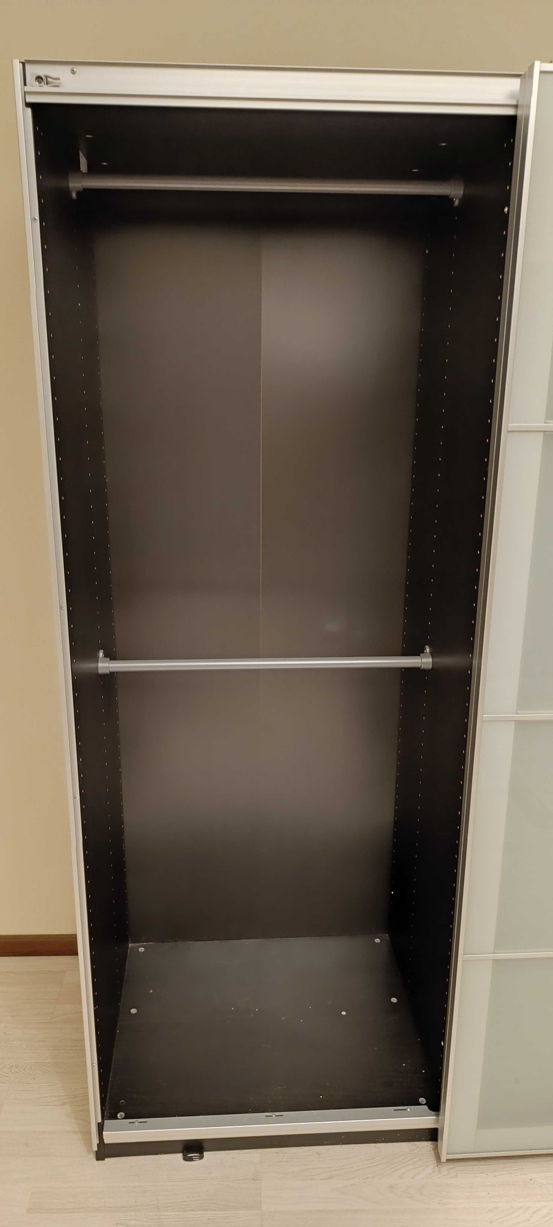 Roupeiro Pax / Mehamn IKEA usado com apenas uma montagem
