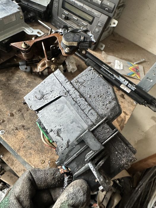 Блок предохранителей мазда премаси 2.0