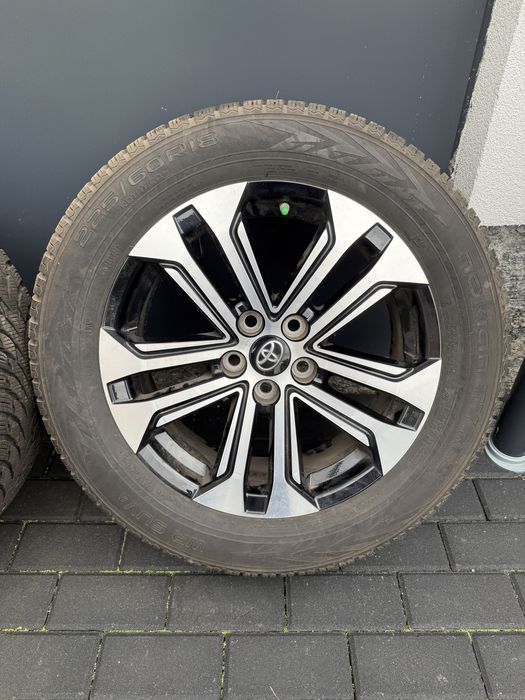 Felgi Toyota Rav4 + 2 opony letnie