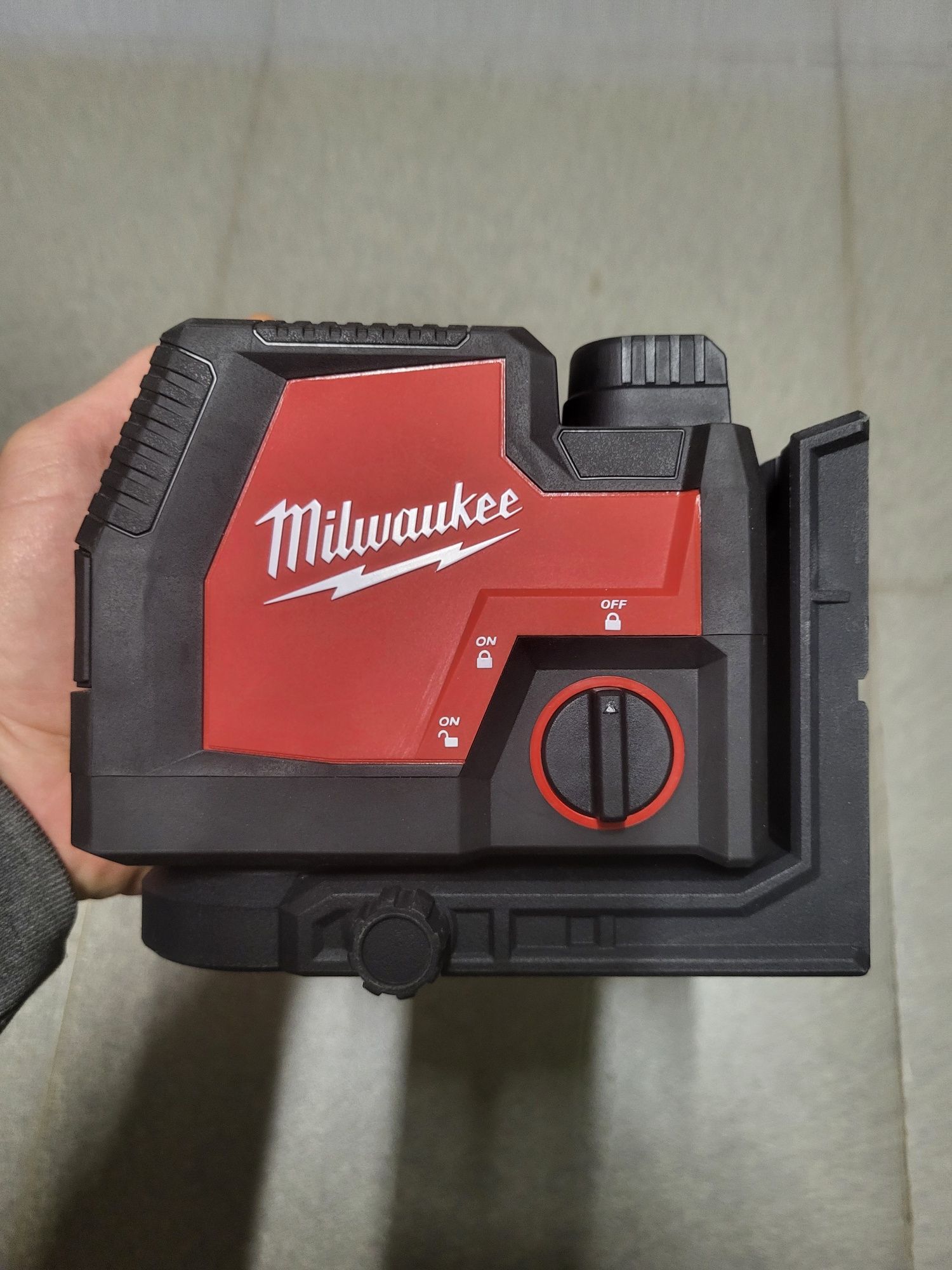 Milwaukee 3521 лазерний рівень нівелір мілуокі