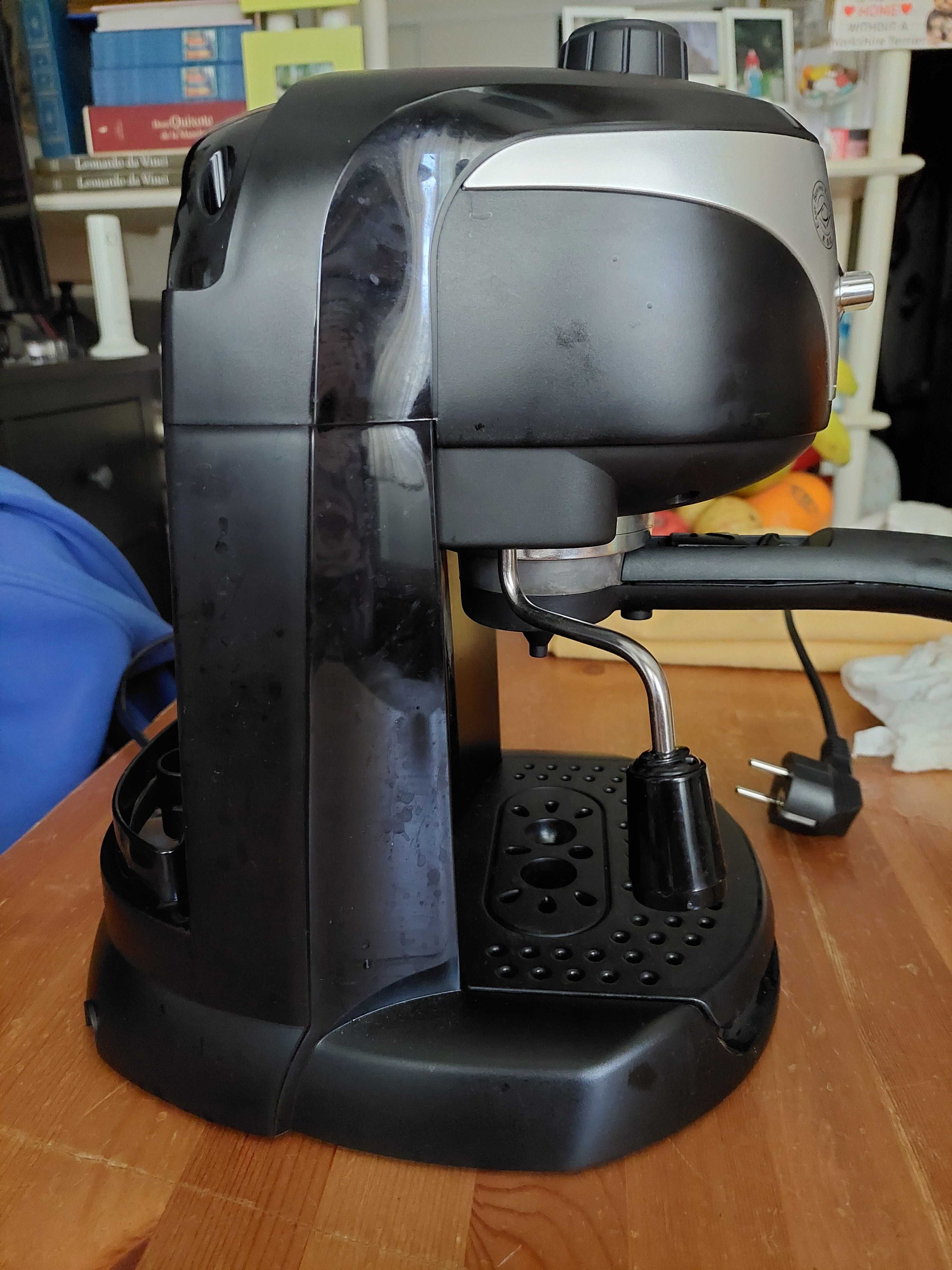 Máquina de café DELONGHI EC221.B