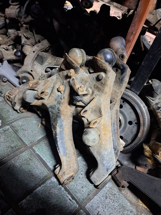 Передній нижній ричаг Mitsubishi Pajero Wagon 3/4 бу, оригінал