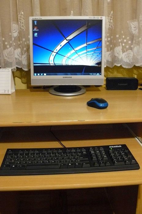 Komputer stacjonarny PC zestaw monitor klawiatura myszka