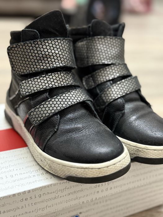 Дитячі шкіряні боти 32 розмір як на дічинку так і на хлопчика