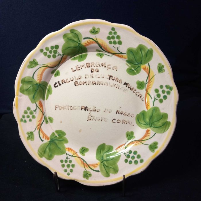 Conjunto de três pratos