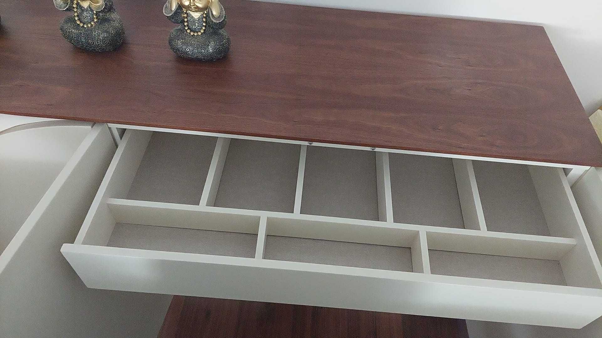 Conjunto de sala de jantar madeira e lacado beje