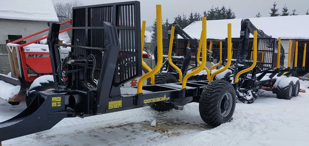 Przyczepa leśna 2WD z napędem mechanicznym kół bez żurawia