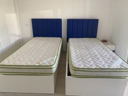 Duas camas de solteiro - mobília de quarto