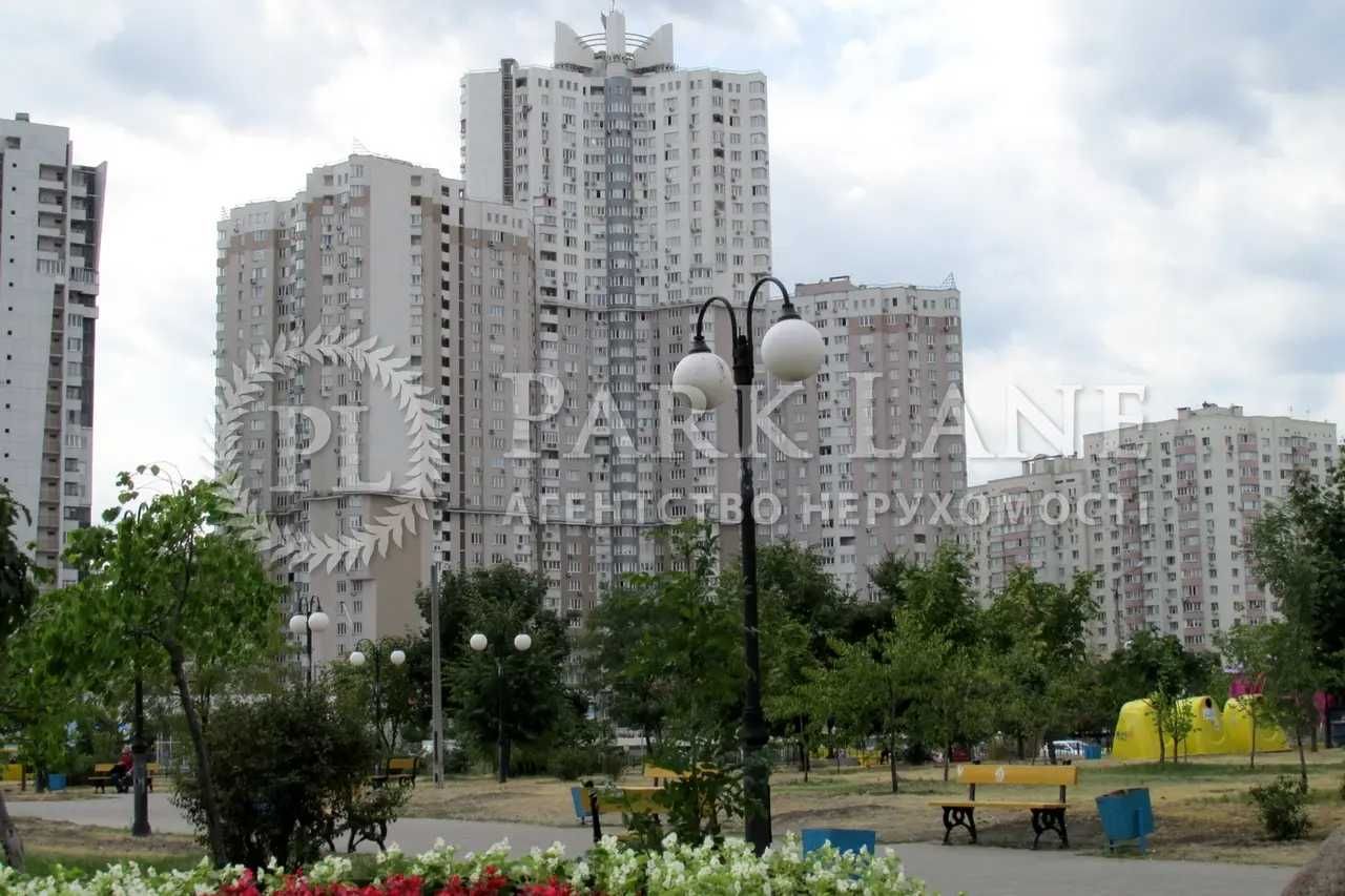 Паркомісце в паркінгу, ЖК Корона