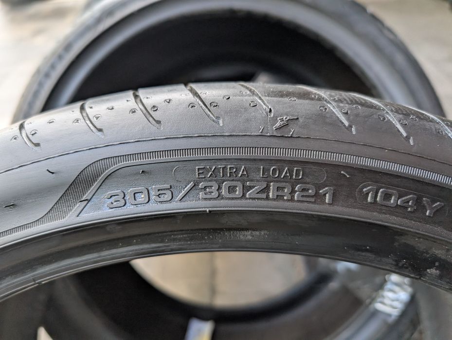 Парв летних шин 305/30 R21 Goodyear