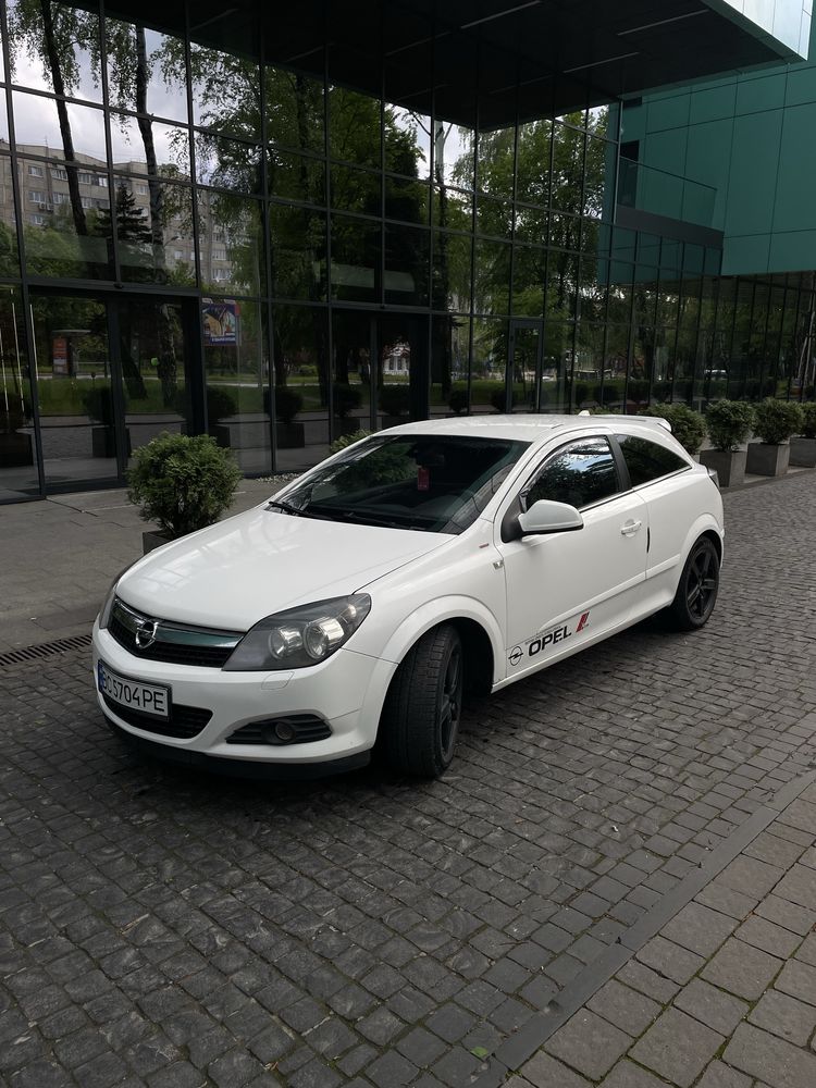Opel Astra 2010 року