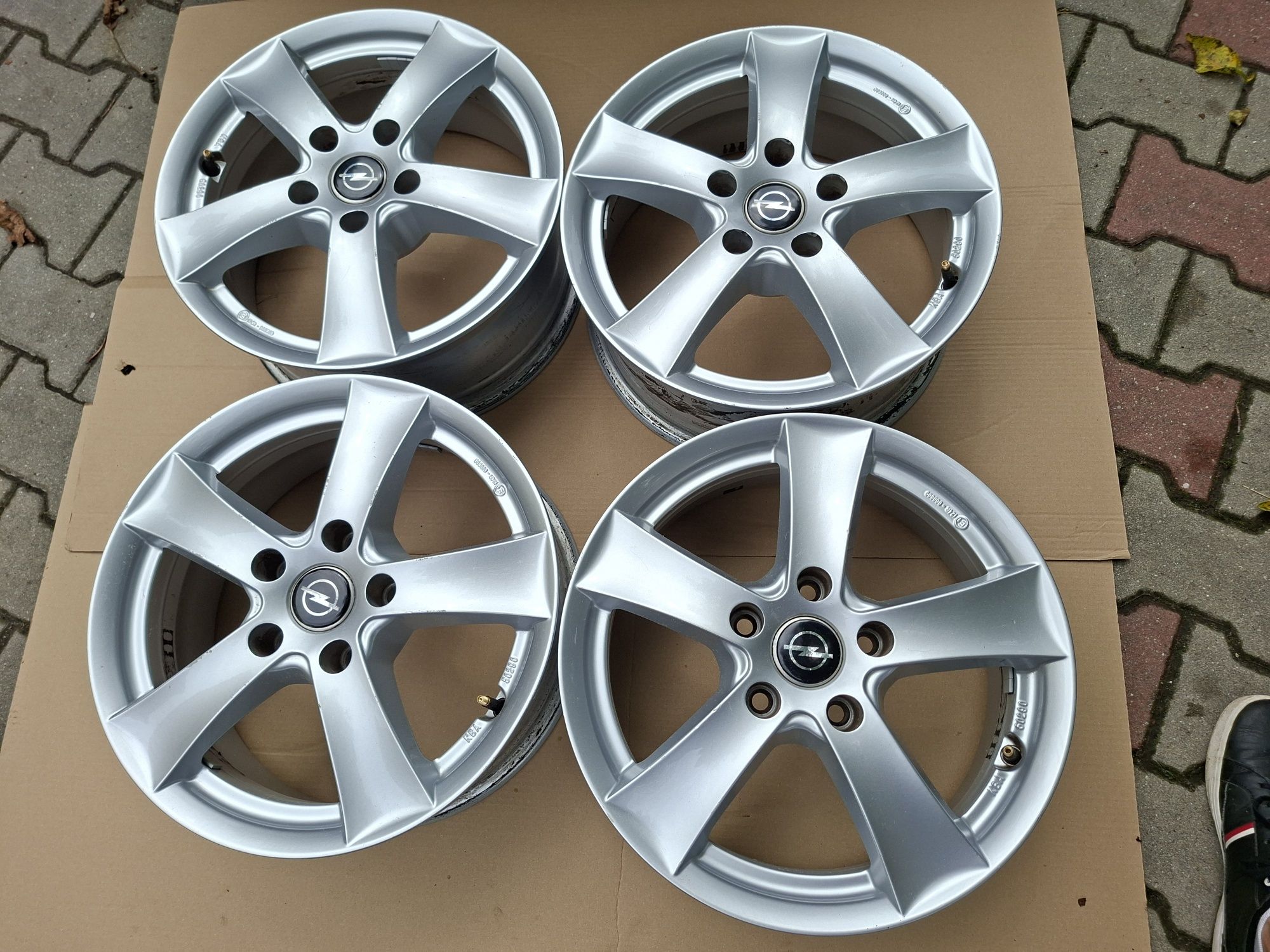 5x115 R16 Opel Astra Chevrolet Cruze Zafira Felgi Aluminiowe Alufelgi