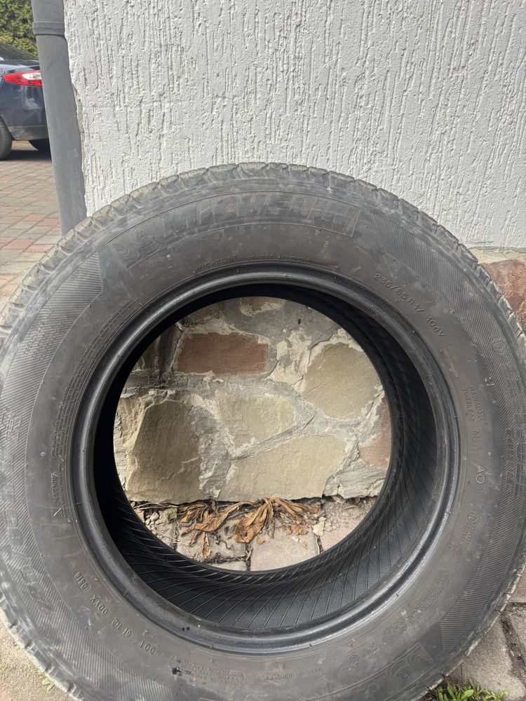Автомобільні шини 235 65 R17