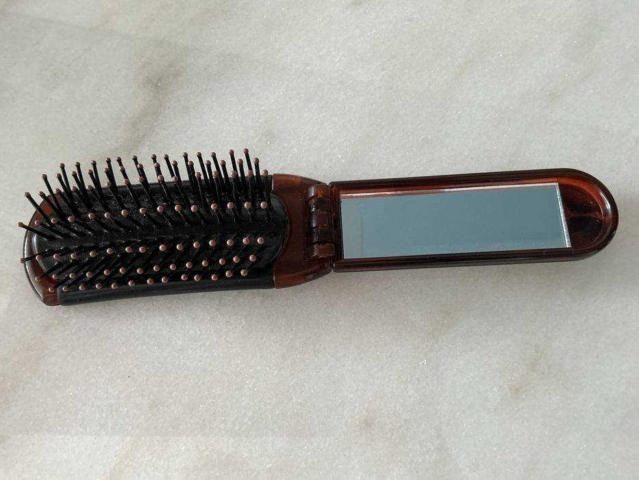 Escova de cabelo dobravel com revestimento a prata italiana gravada