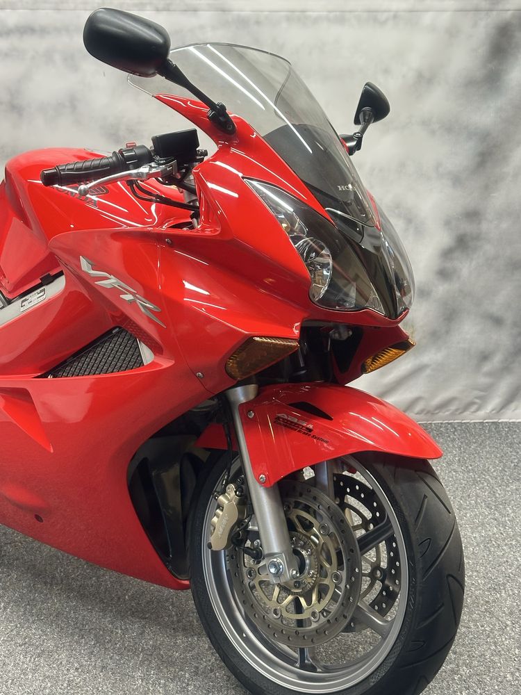 Honda VFR 800A RC46 ABS CBS Dla wymagającego Kupującego