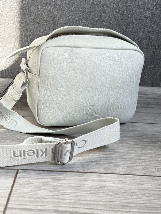 Стильна сумка кросбоді Calvin Klein
