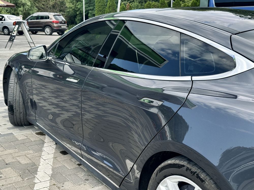 Продаю Tesla Model S 2015 Чернівці Повний Привід 70D