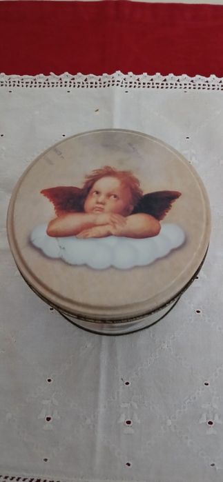 Lata antiga, vazia