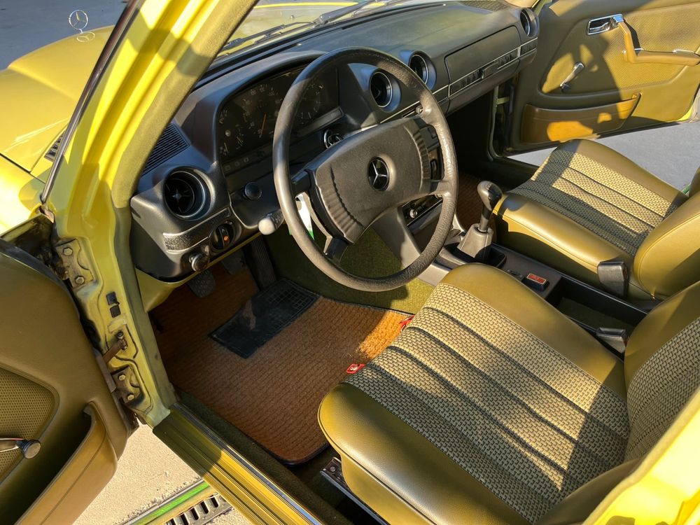 Mercedes RARO W123 220 D (Mimosa Yellow) - classico