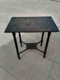 Mesa em madeira escura