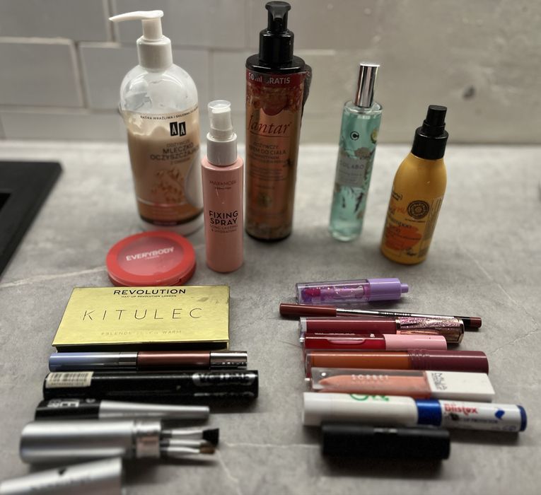 Duży zestaw kosmetykow dekoracyjnych