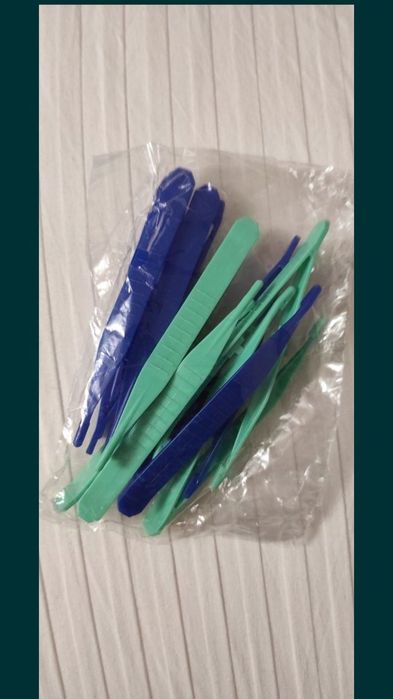 Пластиковые пинцеты