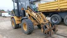 Ładowarka Cat 906 sprowadzona z Niemiec