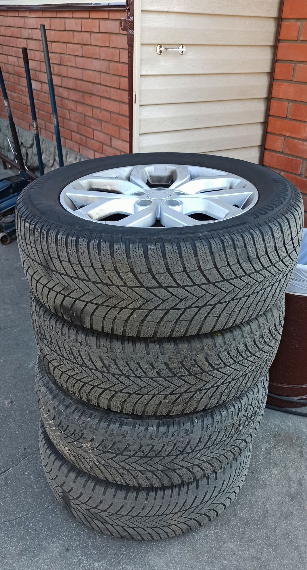 Диски оригинальные Land Rover 255/55/R19 c датчиками и зимней резиной