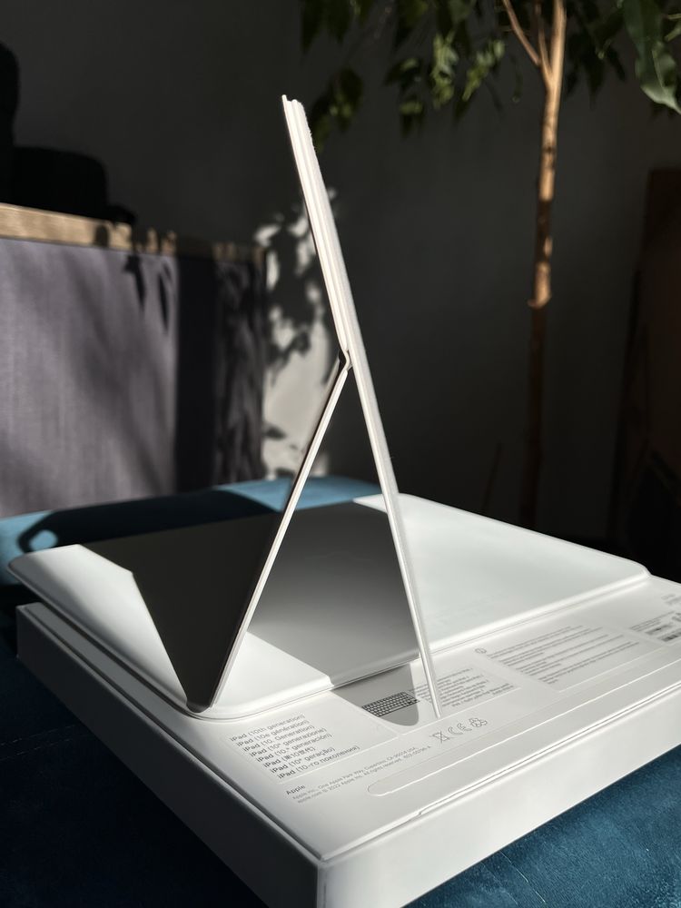 Оригінал чохол-клавіатура Apple magic keyboard folio для Ipad 10rd gen