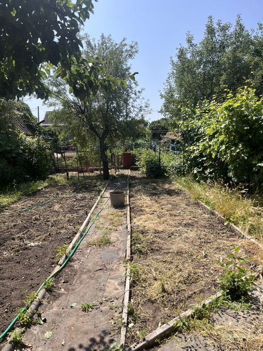 Дім на Космосі з незавершеним ремонтом .