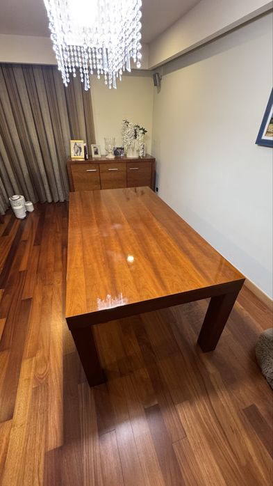 Mesa de jantar (Madeira Maciça)