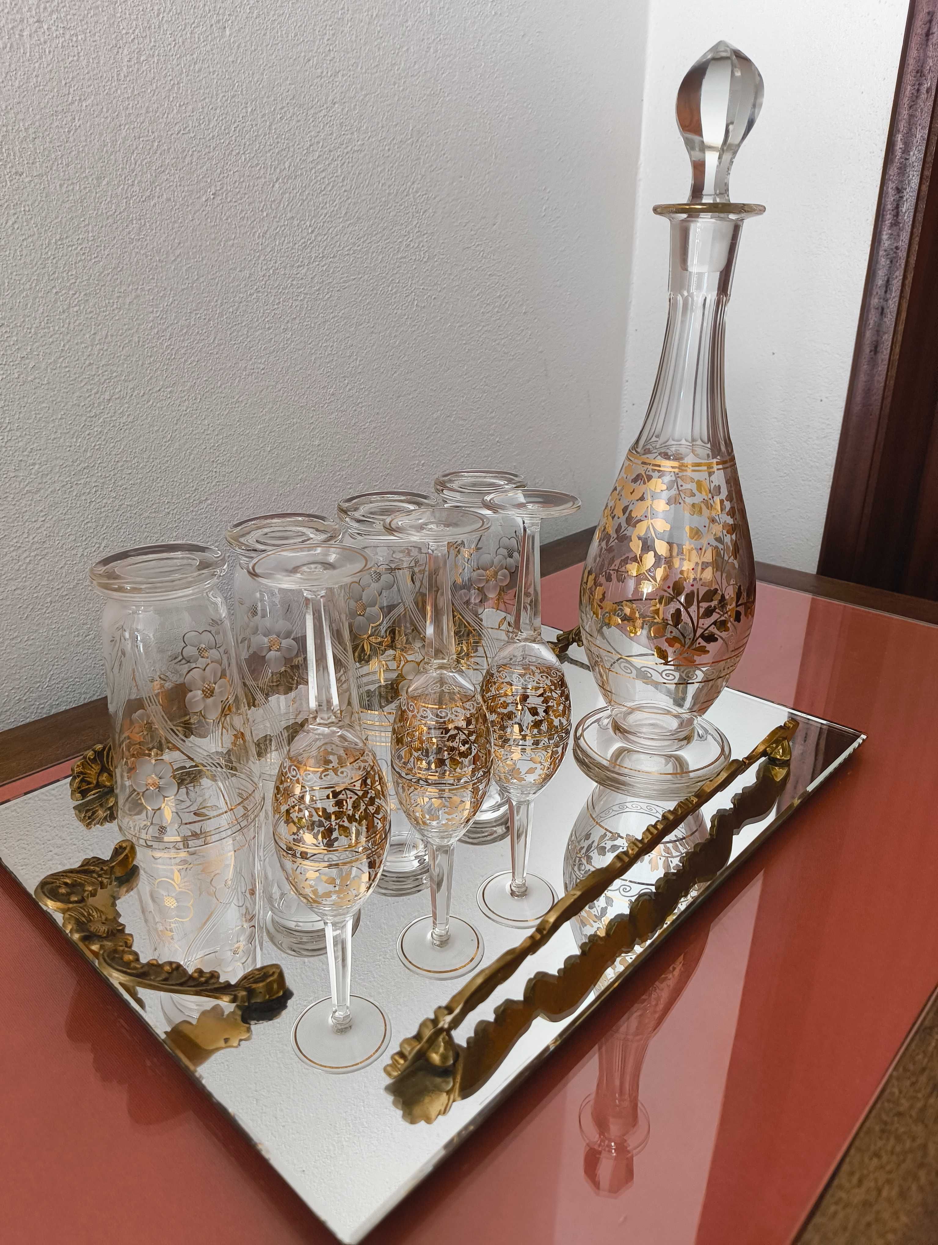 Conjunto de sala para bebidas (espirituosas e outras) (anos 1950)