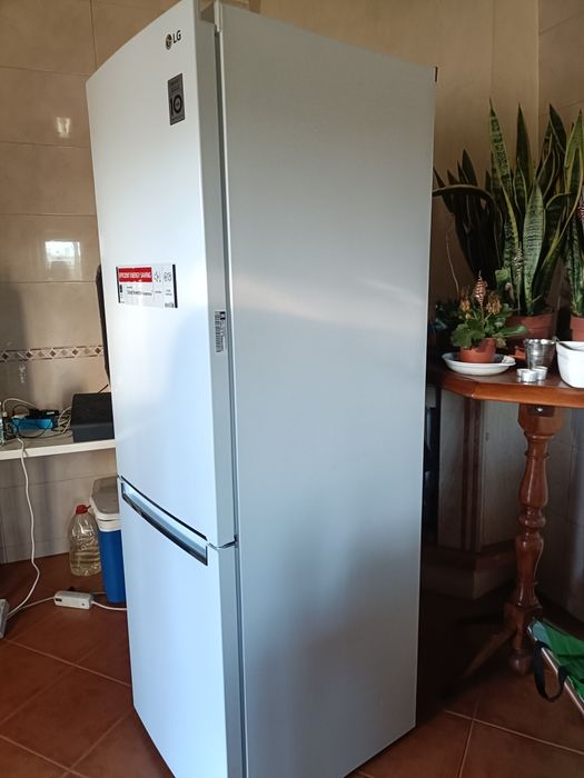 Combinado LG com apenas 1 ano de uso. Ainda com mais um ano de garanti