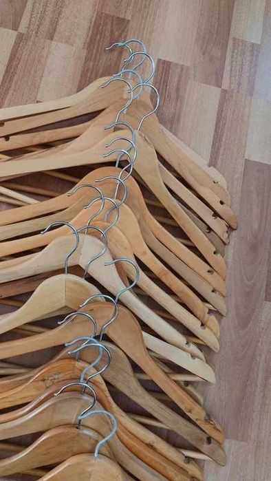 21 cabides de madeira