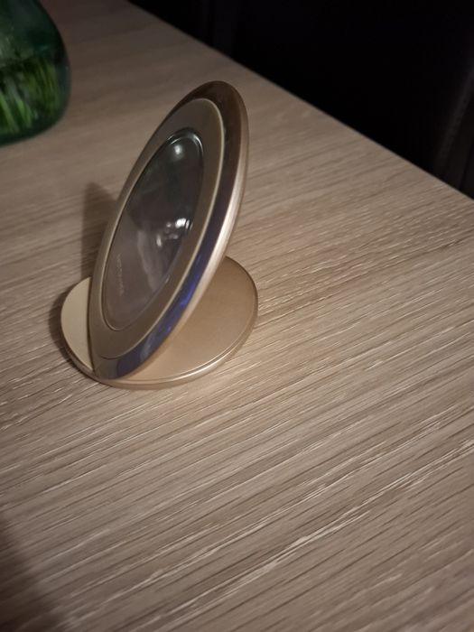 Ładowarka indukcyjna samsung.